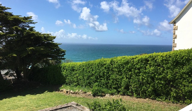 House facing the sea