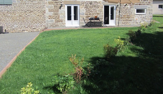In a quiet rural setting, 2 King size double beds, each with luxury en-suite
