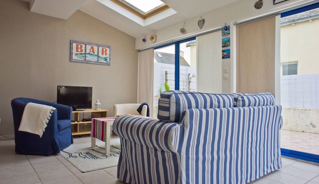 L'Escale Marine: Vacation Rental with Enclosed Garden & Terrace/Quiet Location, Harbor & Shops Within Walking Distance