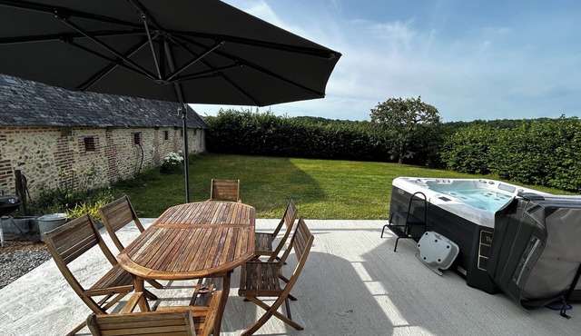 L'Etape Normande ~ country house with Jacuzzi