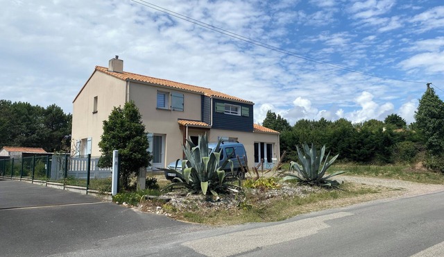 La Baie family home with garden on the Jade coast