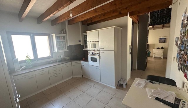 Large 200-square-meter family home with an enclosed garden under the oak trees