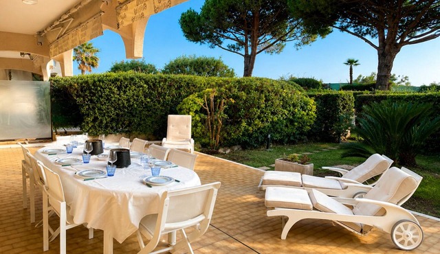 Large family apartment sleeps 8 - Beach, pool, terrace 100m2