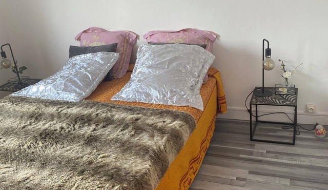 Large 4-bedroom house with garden - near D-Day beaches and train station
