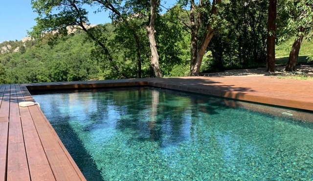 Large Provencal farmhouse 12 people