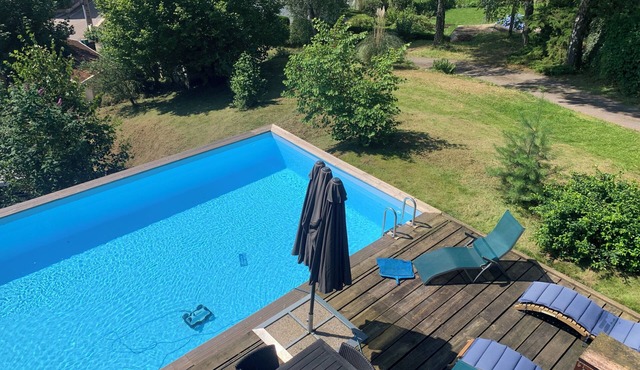 Large villa that sleeps 10 with a heated pool