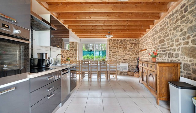 Le Noisetier – Large Holiday Home for 15 Between Saint-Malo and Mont-Saint-Michel