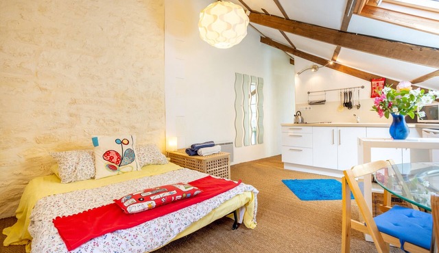 "Le Petit Studio" Apartment with Shared Garden and Wi-Fi
