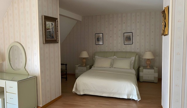 Le Relais Des Hirondelles Guest Room – Magnolia, Garden on the Property