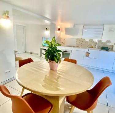 Le Retz de jardin- appartement calme avec parking