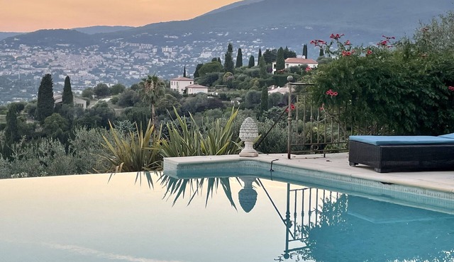 Luxury French Riviera Villa. Stunning Pano Sea/Mountain views. Pool & Cinema rm