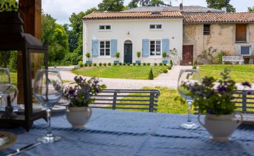 Luxury Gites de Chateau Mirabel - Petite Mirabel - Saltwater Swimming Pool, AC
