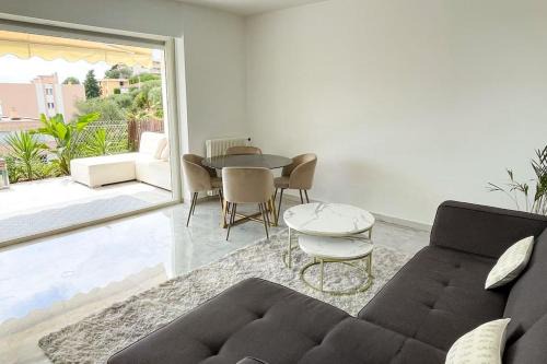 Luxury one bedroom apt with Pool and sea view
