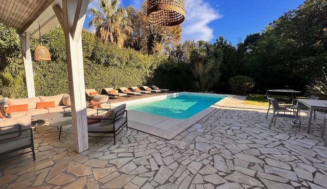 Magnificent 4-bedroom villa with swimming pool close to the beach
