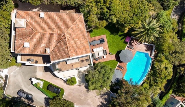 Magnificent 7 bedroom villa 10 minutes walk from Martinez