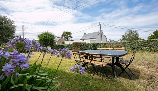 'Maison Familiale Kerlaho' with Sea View, Private Garden and Wi-Fi