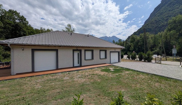Maison St Jean: Cycling & Ski Retreat in the Alps