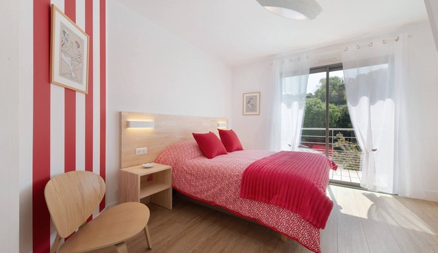 Maison Holen B&B “Ria Room” – Shared Terrace, Beach View, Wi-Fi