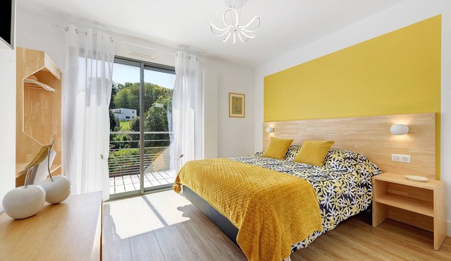 Maison Holen Guest Room - Melen Room, Shared Terrace with Beach View & Wi-Fi