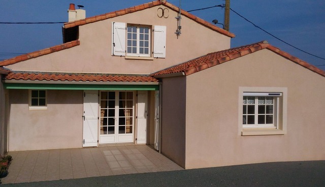 Maison Individuelle Avec Grand Terrain Clos . Animaux de Compagnie Acceptés