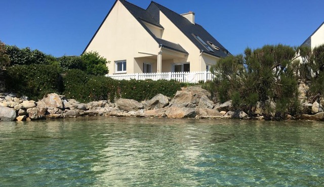 MAISON LES PIEDS DANS L EAU