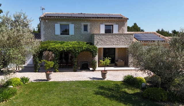 Mas Provençal - pool-house heated swimming pool - garden 4000m² with trees