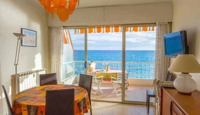 Menton apartment with terrace, air conditioning and garage