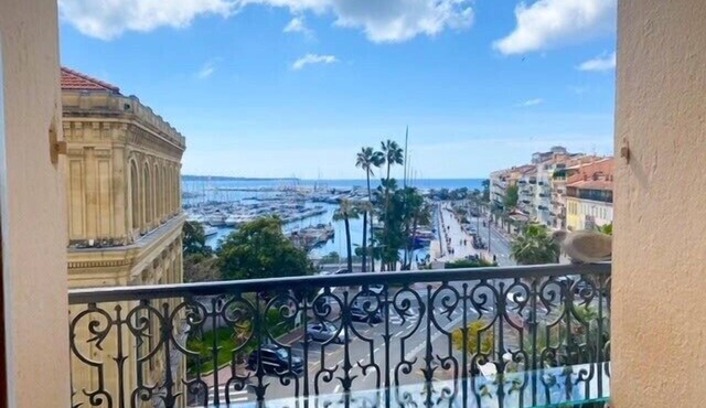 Meynadier Vieux Port Mairie: Cannes, 2 BDR apt with balcony and sea view