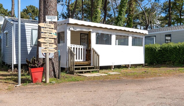 Mobile Home for 6 with Shared Pool and Private Terrace