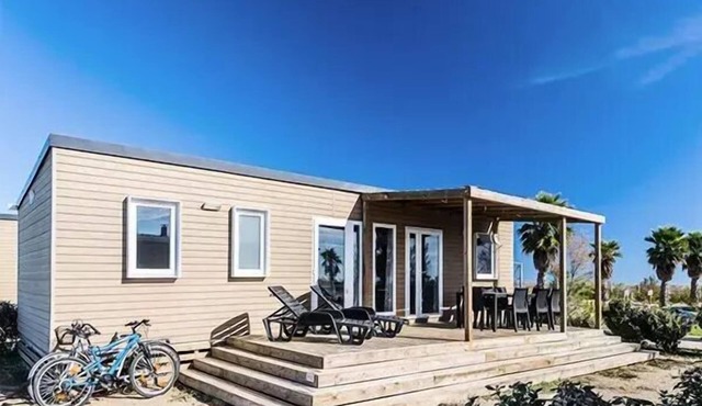 Mobile Home | Premium Exclusive | 3 Bedrooms | 6 guests | Raised Deck | A/C | TV
