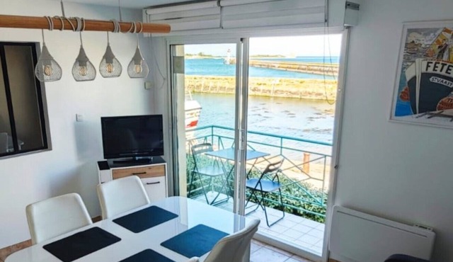 Modern 1-bedroom with sea view, Tatihou Island, balcony, Wi-Fi, garage, near port and center