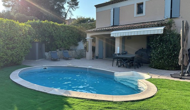 Quiet, secure family villa with every comfort!