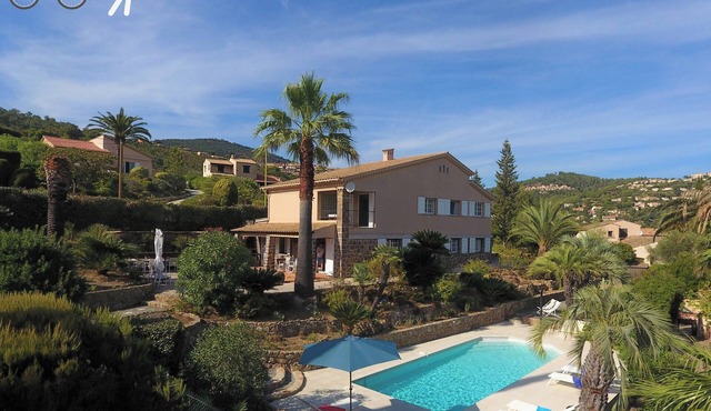 Recently renovated villa in a quiet area , a few minutes from the beach.