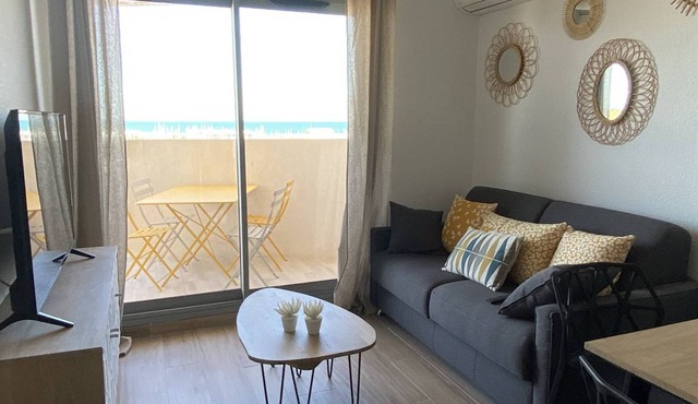 Renovated apartment, parking, AC, sea view - 4 guests