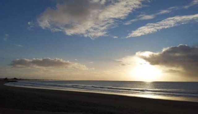 Renovated house 50 m from the beach - Enclosed garden & terraces, sea view
