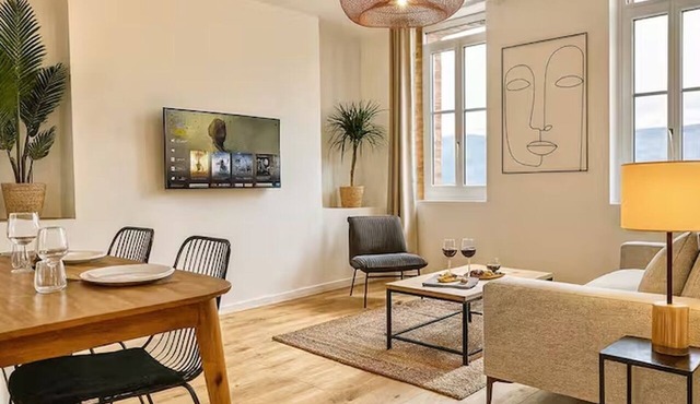 Résidence Lemer in the heart of Amiens Sud. Sleeps 10, ideal for families.