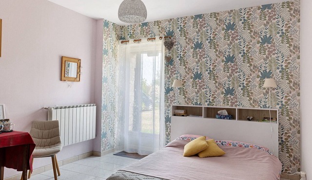 'Romantic' Guest Room with Shared Garden and Wi-Fi