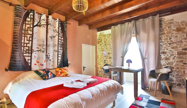 Sakura Room – Relaxing Atmosphere with Shared Garden and Wi-Fi