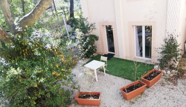 Self-contained studio near calanques Cassis Aix Marseille