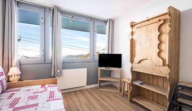 Ski-in/ski-out studio for 4, Mont Blanc view