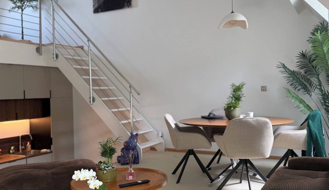 Spacious 140 m² apartment with 4 bedrooms, 3 bathrooms, and a double living room.