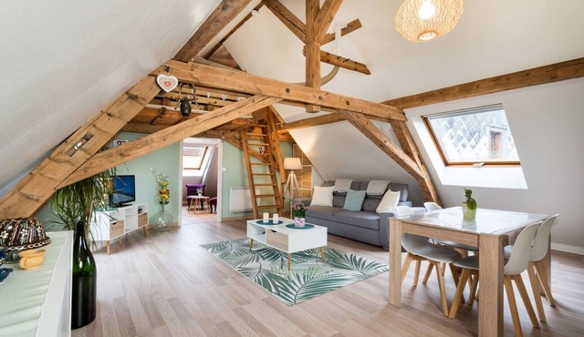 Spacious, Bright & Modern Apartment "In the Heart of Our Valley"