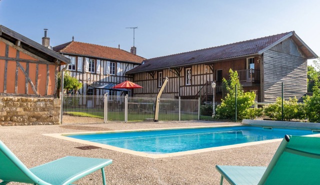 Spacious gîte with swimming pool - Ideal for groups 8 bedrooms