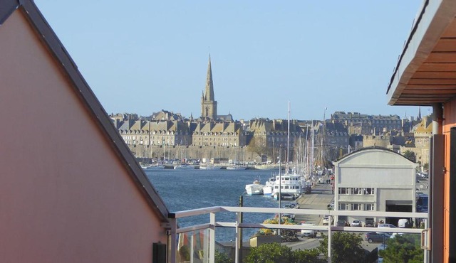 Studio Les Allées du Port by Interhome
