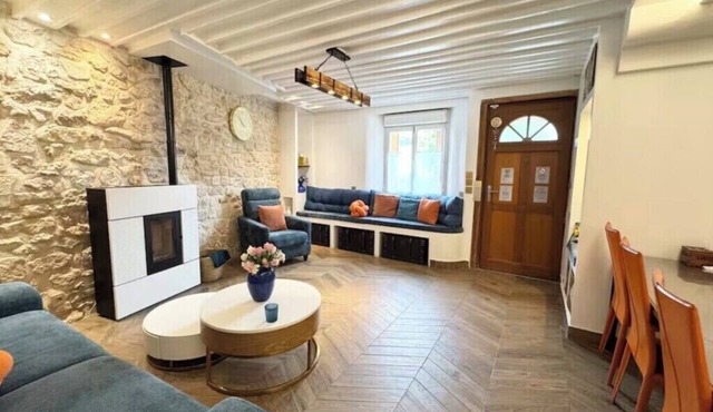 Stunning 5-bedroom home with a spa and garden, near Paris