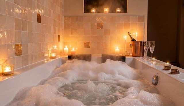 Suite Marrakech avec jacuzzi privatif Love Room romantique proche Toulouse
