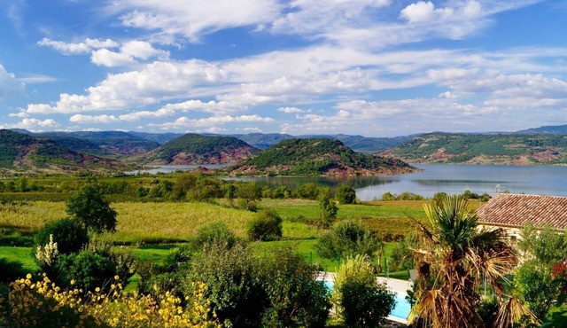 SURE Air-Conditioned Vacation Rental in Salagou with a Pool, Terrace, and Garden