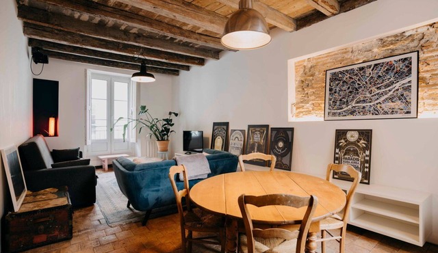 The Duché - Superb historic city center apartment