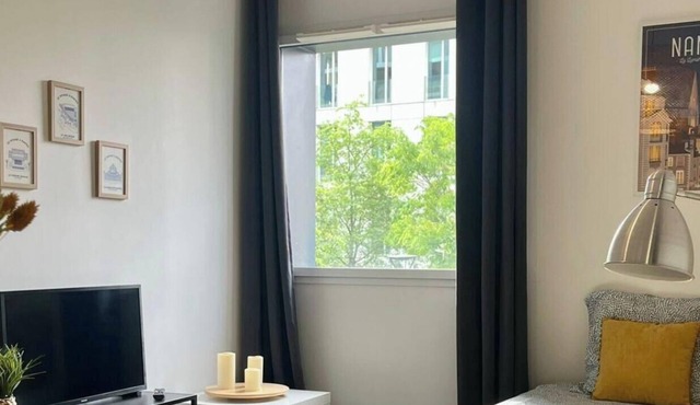 The Little Tryo – Bright Studio, Gare Sud