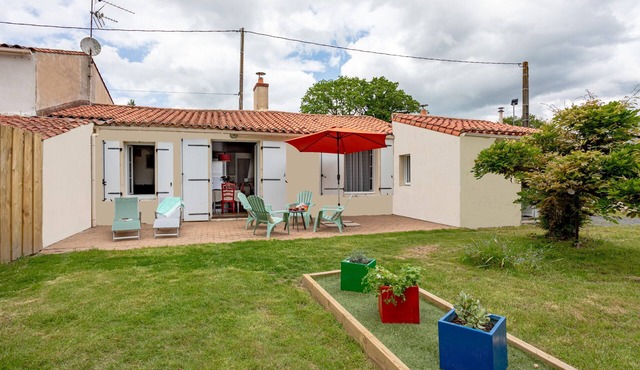 Three-Star Holiday Home: Peaceful House with Private Terrace, Garden & Wi-Fi